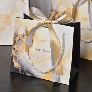 Custom Recyclable Paper Gift Bags for Clothing with Logo Printing