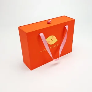 Customized Luxury Gift Box Packaging Flap Lid Folding Cardboard UV Advantage Foil Magnetic Closure Bespoke Gift Box