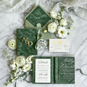 Elegant Forest Green Hardcover Velvet Wedding Invitation Book Custom Gold Mirror Monogram Acrylic Invites Card Envelope