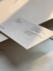 Free Design Hot Selling UV Business Card Hot Stamping Special Texture Embossed Perfume Beauty High-end Durable Business Card