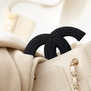 Iconic Refined Grand Jet Black Braided Texture Interlocking C Badge for Bags Designer Patches