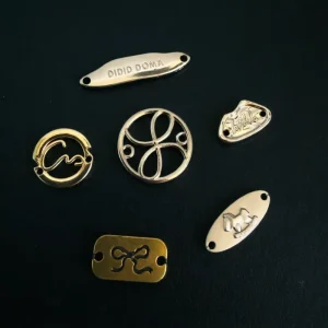 Luxury Custom Metal Brand Identity Tags High-end Designer Garment Engraved Small Zinc Alloy Logo Plates Suits Dresses China Made