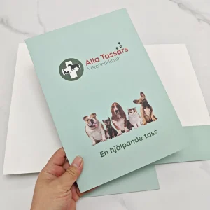 OEM Recyclable Matte Bi-fold Presentation Folder Custom A4 Pet Logo Social Media Icon Print Veterinary Clinic Brochure Holder