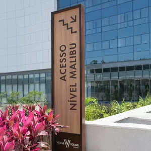 Outdoor Retail Signage Digital Aisle Store Front Design Printing Displays Digital Retail Sign for Shops