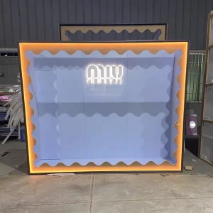 Professional Manufacturing Creative Design Visual Merchandising Props Window Display