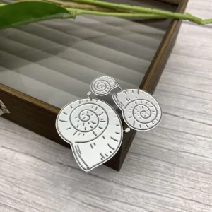 Snail-Shaped Metal Die-Cutting and Embossing Template Tool for Scrapbooking, Cardmaking, and Photo Album Decoration