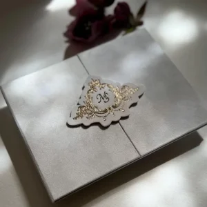 Traditional Wedding Suites Velvet Folding Wedding Invitation Customized Luxury Crystal White Envelope Tri Fold Invitations Card